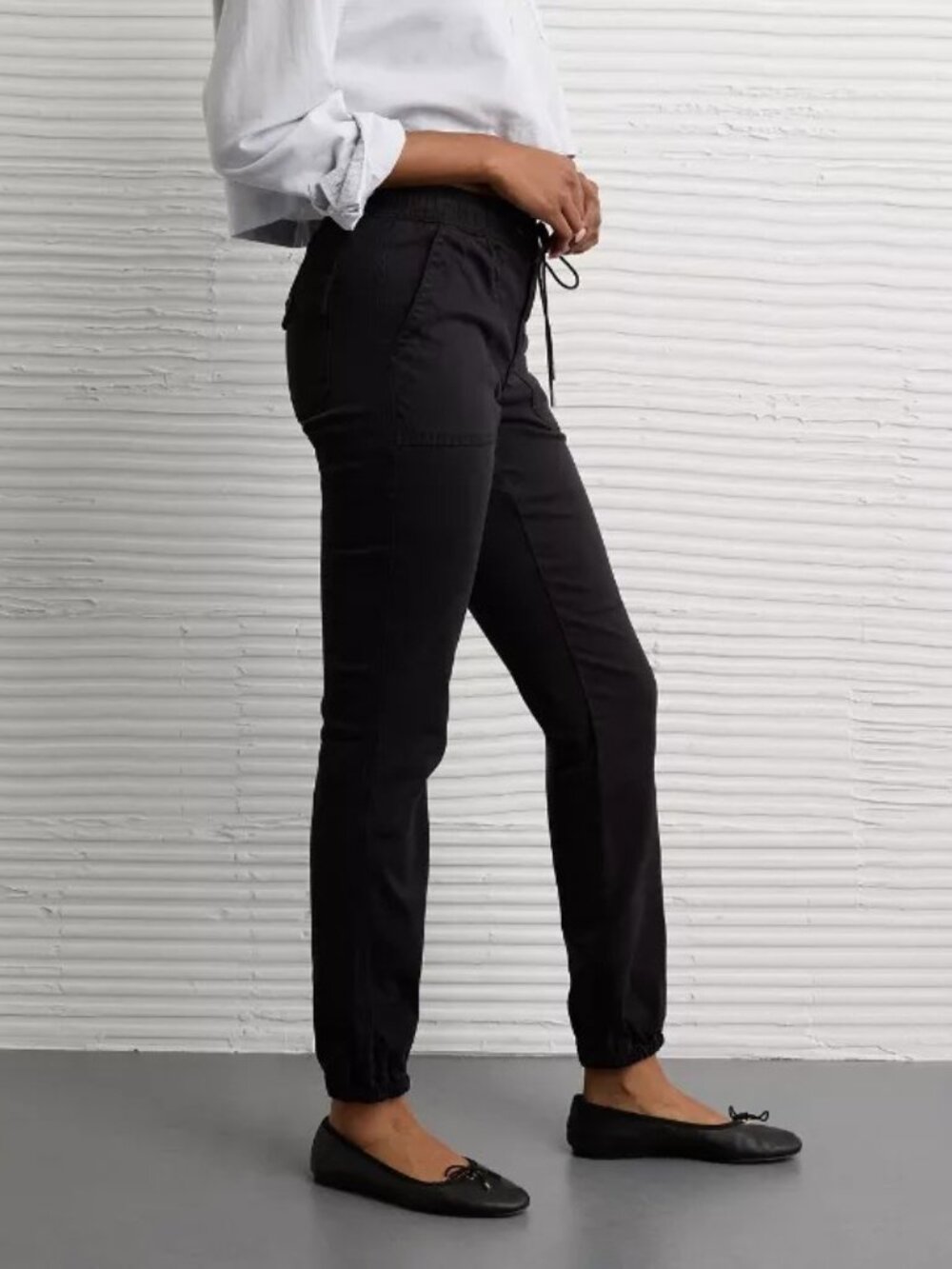 American Eagle Black Next Level High-Waisted Jegging Jogger - NWOT - Size 2 - Picture 4 of 4